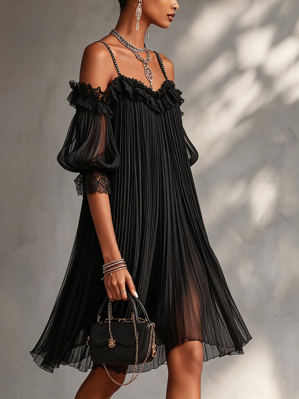 Victoria | Vestido negro de muselina con hombros al aire y ribetes de encaje
