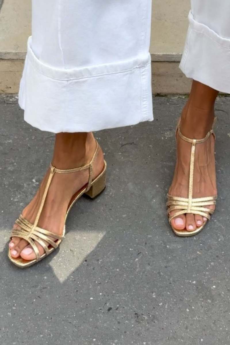 Aurélie| Sandalias doradas  elegancia para el día a día