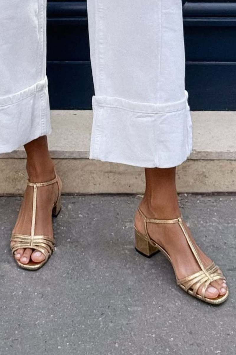 Aurélie| Sandalias doradas  elegancia para el día a día